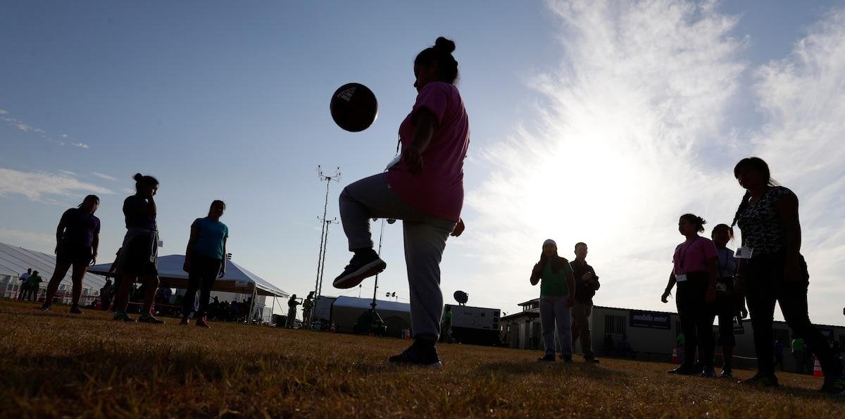 Jueza anula política de DHS que exige 7 días de aviso para que legisladores visiten cárceles del ICE