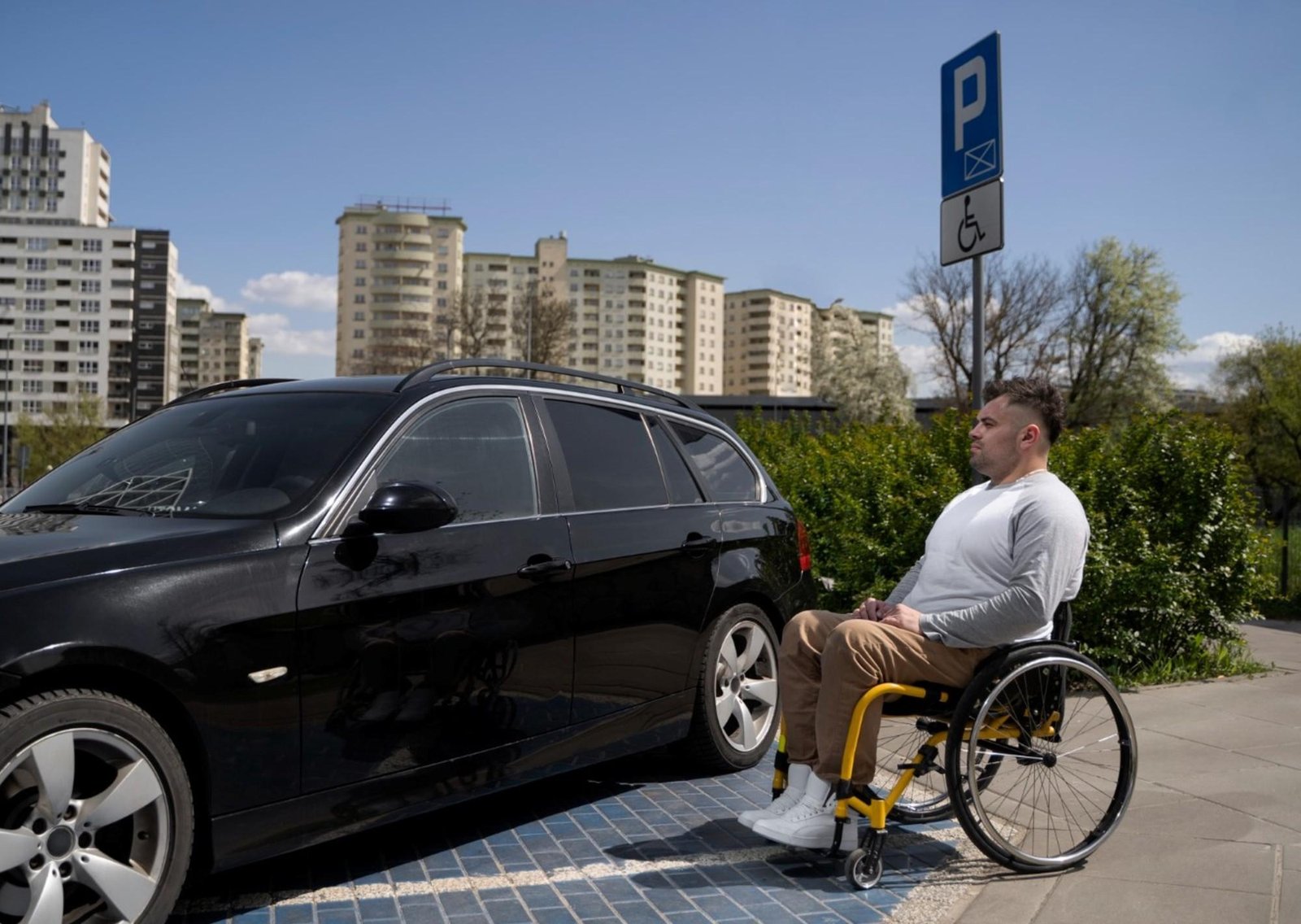 Conducir en EE.UU.: qué significa la señal de "RESERVED PARKING" en español