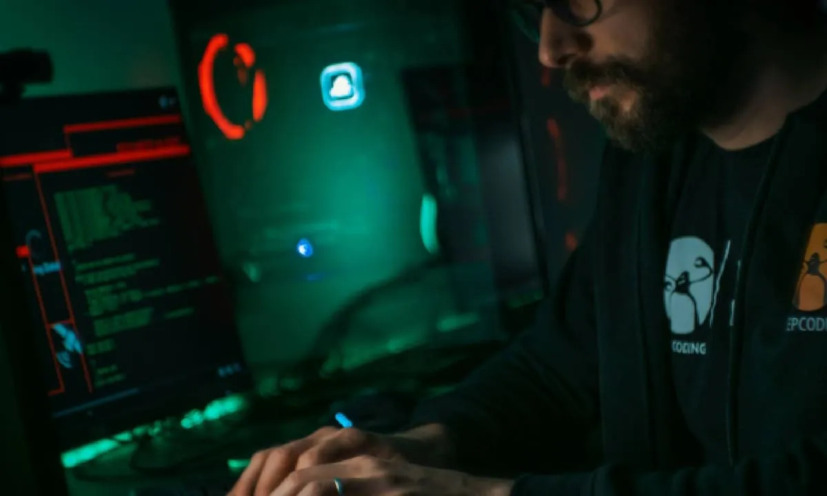 Un grupo de hackers afirma haber robado datos a gran escala de 50 empresas en todo el mundo