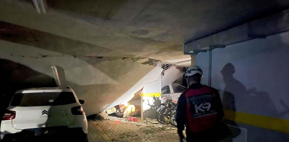 Se derrumbó la cochera de un edificio en Parque Patricios, más de 300 evacuados