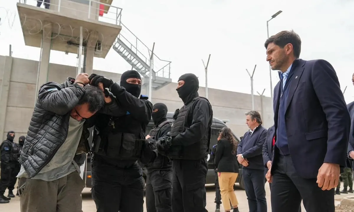 Santa Fe: en menos de 24 horas trasladaron 380 detenidos al nuevo penal de Recreo