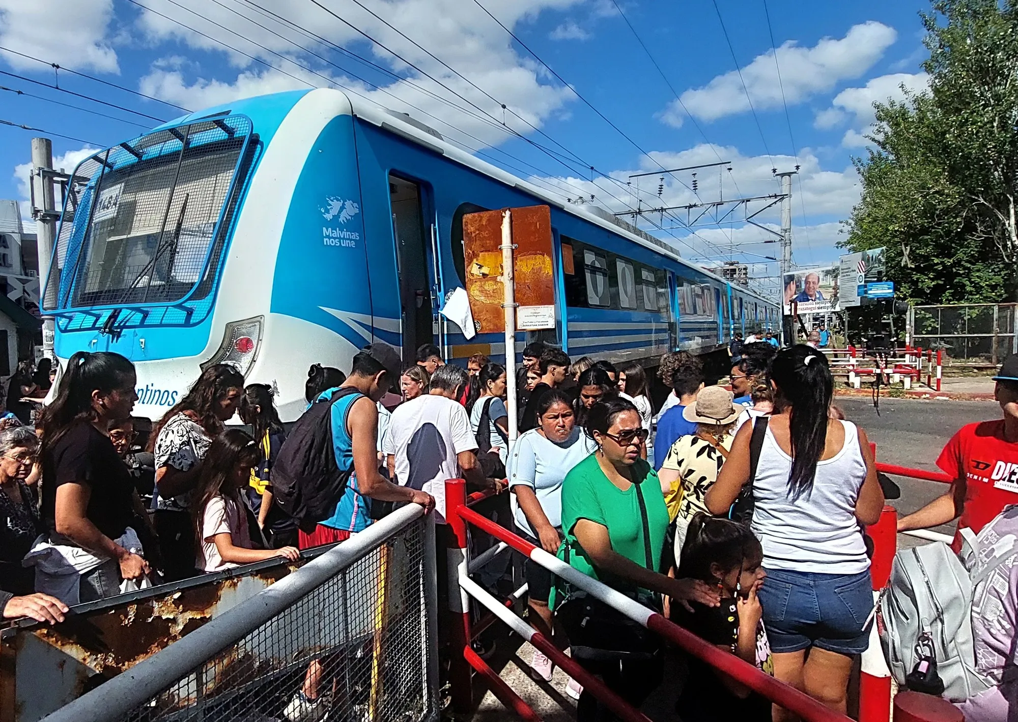 Problemas para viajar: los trenes Roca, Mitre y Belgrano Sur operan con demoras por fallas operativas
