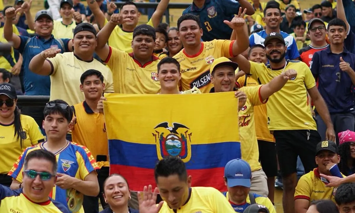 En medio de la fiebre mundialista de Ecuador, Noboa bajó más de un 20 % el precio de la cerveza