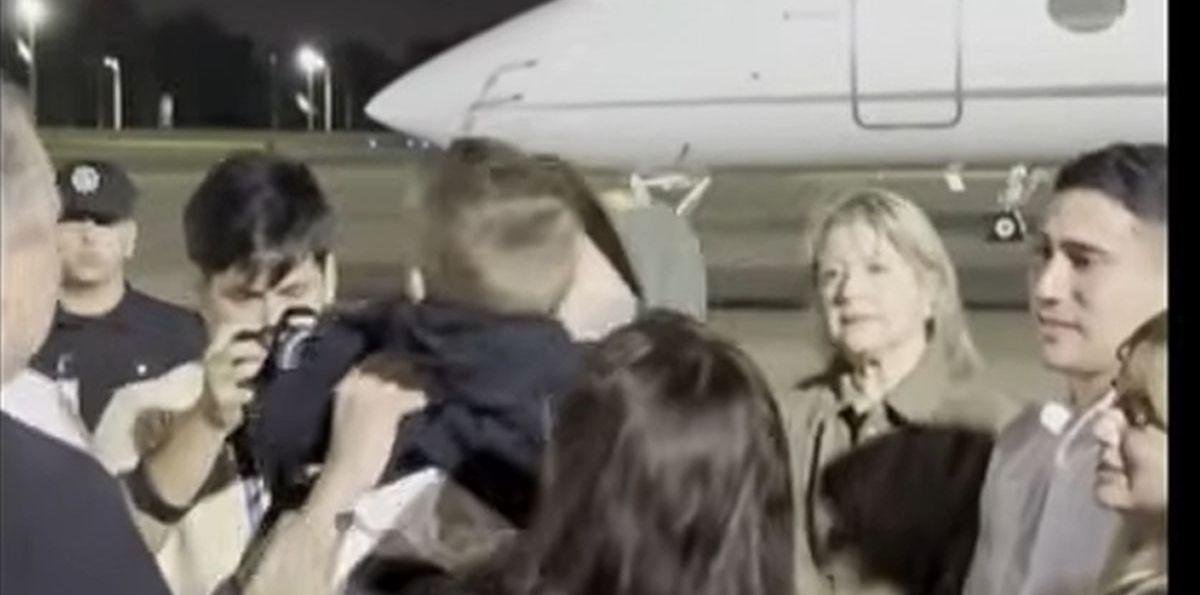Video: el momento del reencuentro entre Nahuel Gallo con su hijo Victor y su familia