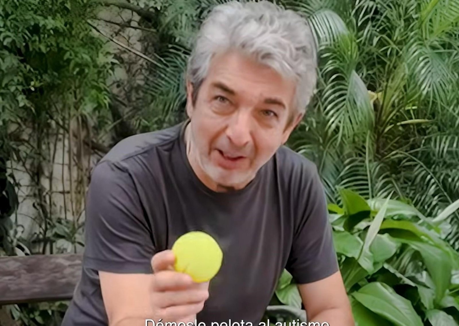 La campaña "Démosle pelota al autismo" de la AAT sumó a Gabriela Sabatini y convirtió una campaña solidaria en una política de inclusión