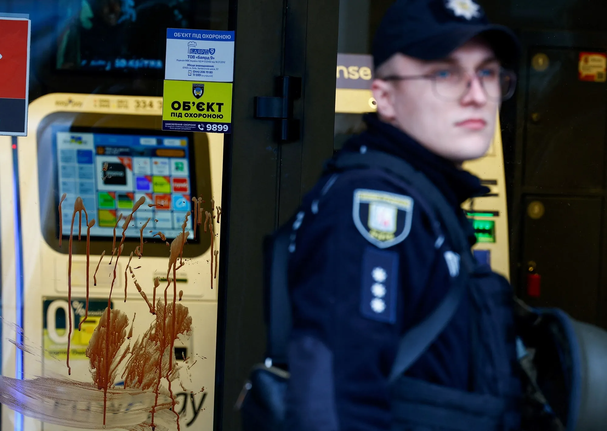 Un tirador mató a seis personas en las calles de Kiev y se atrincheró con rehenes en un supermercado