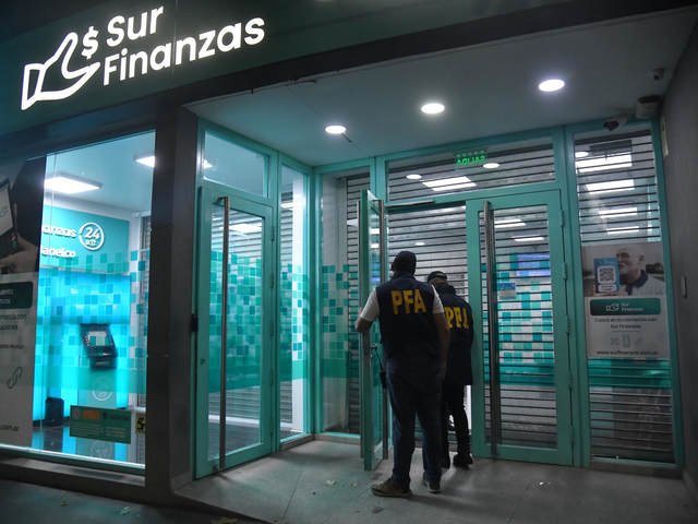 La historia del monotributista que moviГі $ 87.000 millones de Sur Finanzas: declara vivir en una casa sin terminar pero se comprГі un auto de lujo