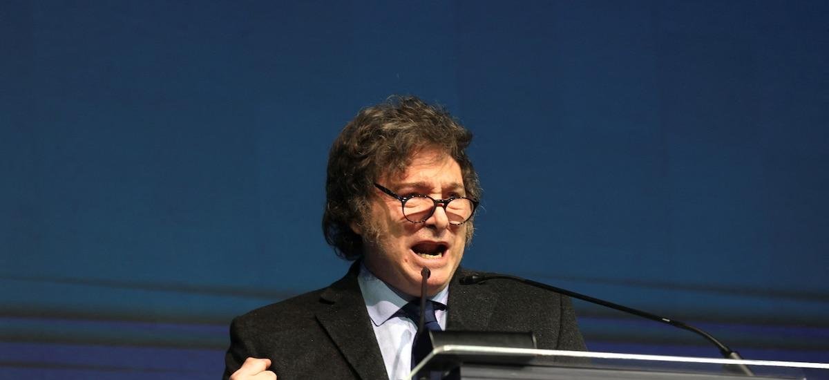 El “plan motosierra” en números: en dos años de gestión, el Estado nacional redujo su planta en casi 63.000 trabajadores