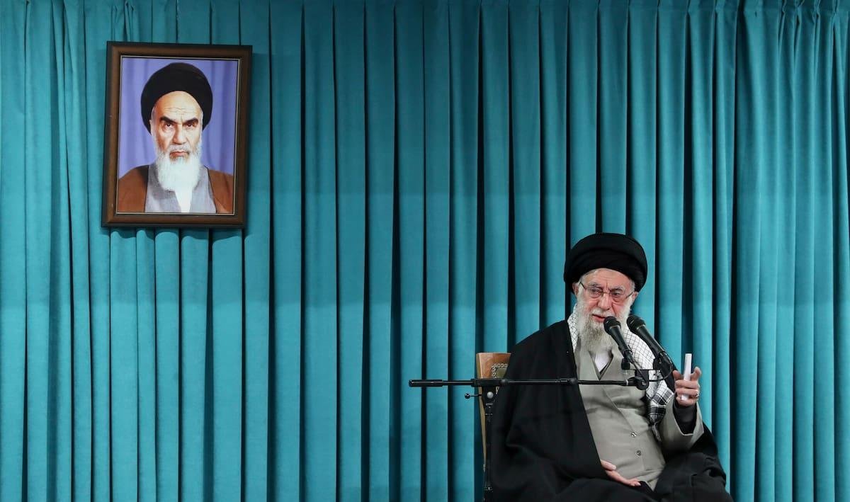 El líder supremo de Irán, el ayatolá Alí Jamenei, en el poder desde 1989, muere a los 86 años