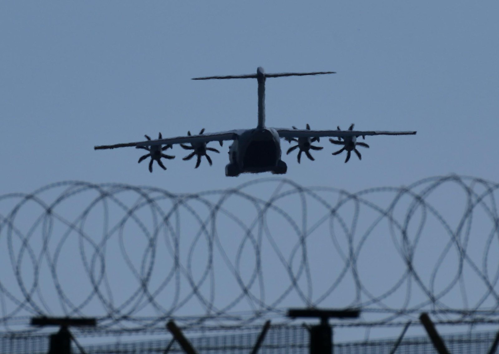 La guerra entra en su cuarto día y se extiende hasta el Mediterráneo: Francia y Grecia movilizan fragatas y cazas