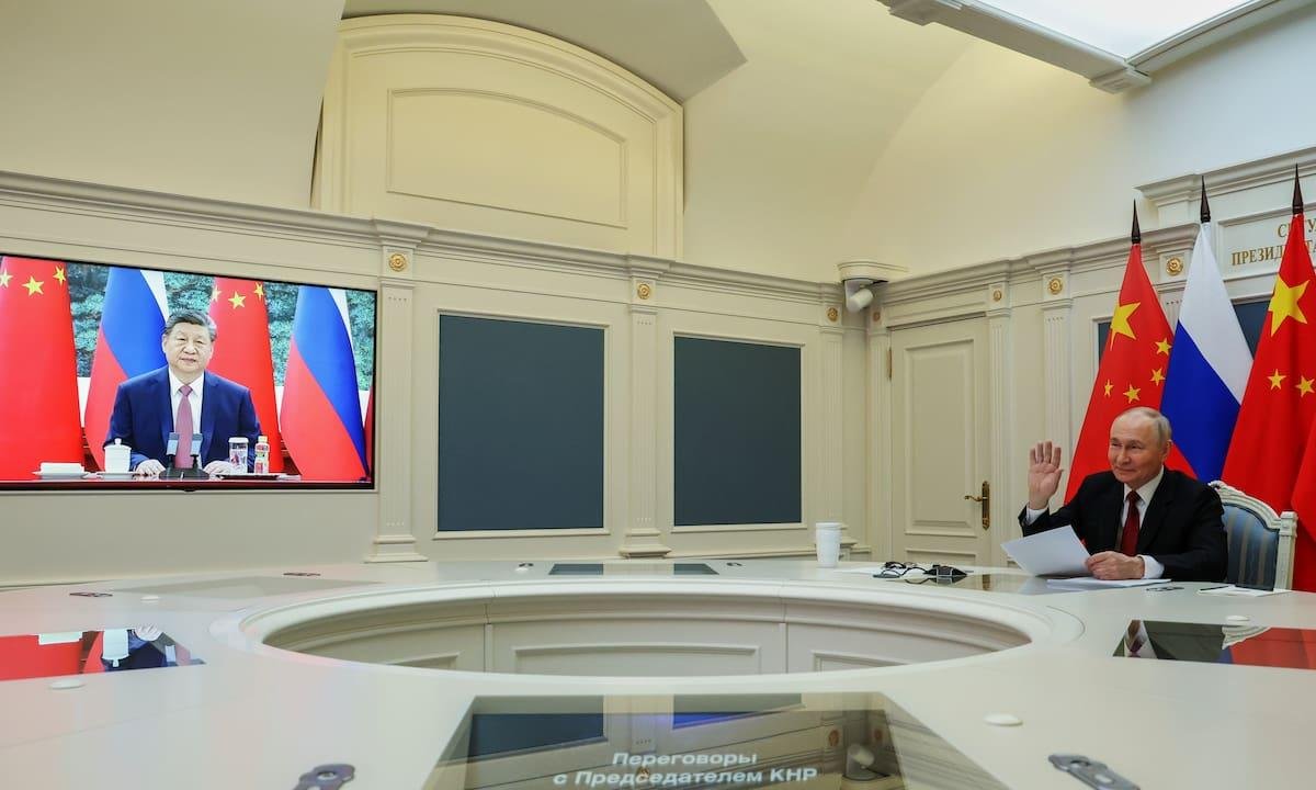 Los mandatarios Xi de China y Putin de Rusia refuerzan lazos en una videollamada