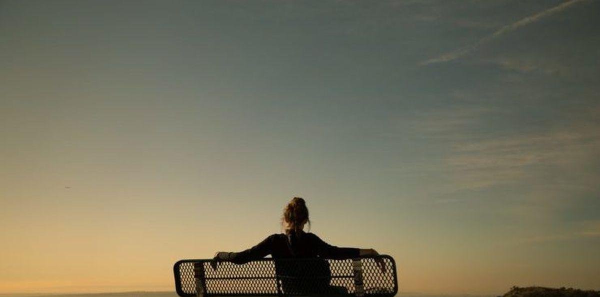 Qué significa estar soltero a los 40, según la psicología