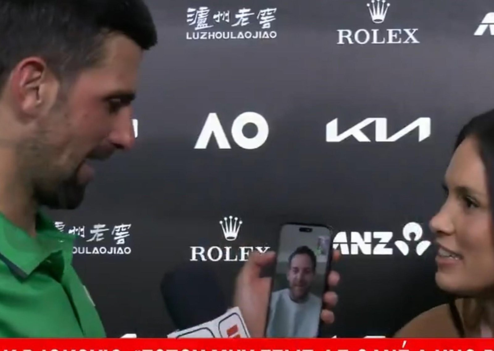 Novak Djokovic, sorprendido por Del Potro y la TV en una videollamada, tras meterse en la final del Abierto de Australia: "Te amo hermano"