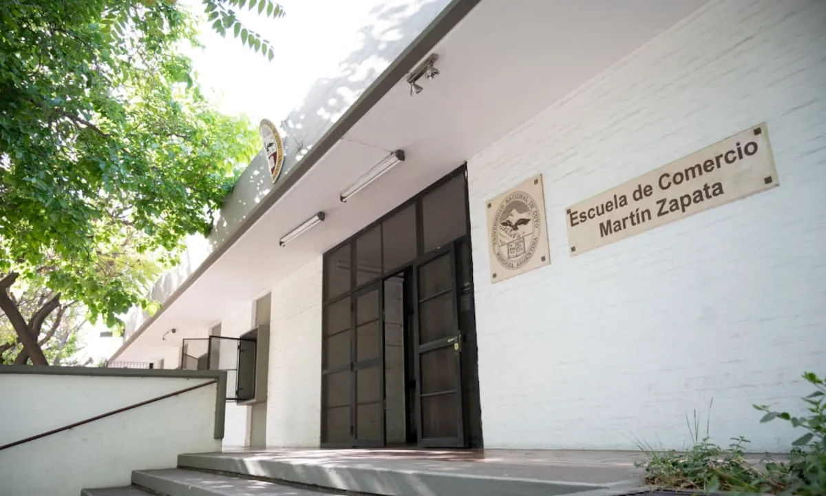 El vicedirector de un secundario en Mendoza fue apartado por proyectar imágenes sexuales en una clase