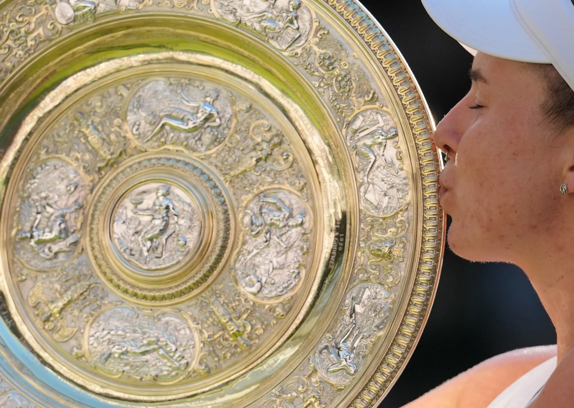 Linda Noskova, campeona de Wimbledon: el beso al cielo que convirtió su primer Grand Slam en una historia inolvidable