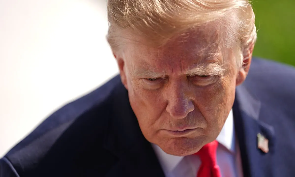 Trump toca un piso de aprobación y los demócratas amplían su ventaja antes de las elecciones
