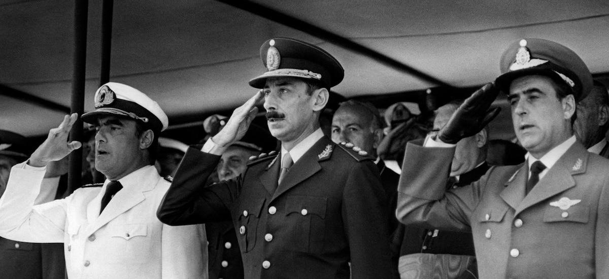 Tres jefes militares reunidos en la sede del Ejército y el devenir del dictador que dormía “muy tranquilo todas las noches”