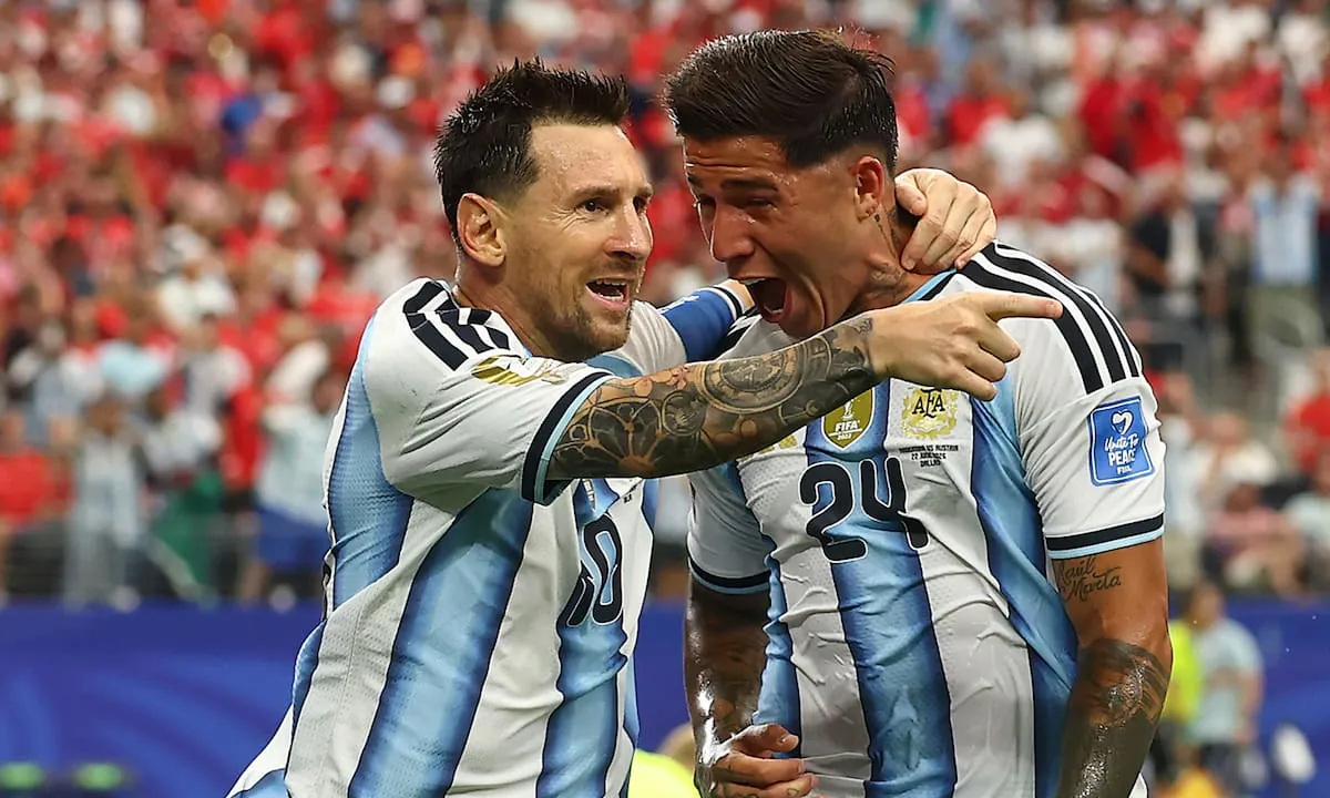Enzo Fernández, sobre Messi: “Gracias por tratarme como me trataste, por todo lo que me enseñaste y por dejarme compartir una parte de tu historia”