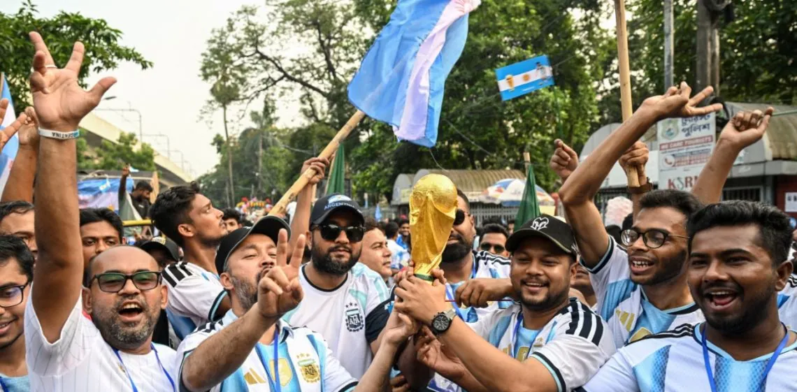 La locura por Argentina, así celebró Bangladesh el agónico triunfo ante Egipto