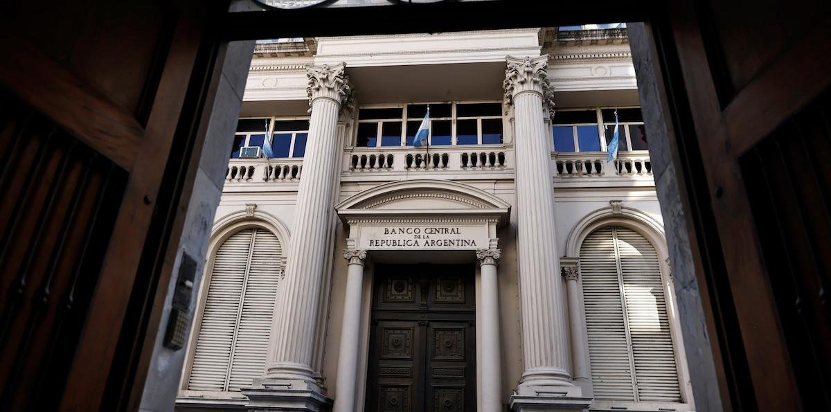 El Banco Central lleva 40 ruedas comprando, pero bajó el ritmo para no sumar presión al dólar