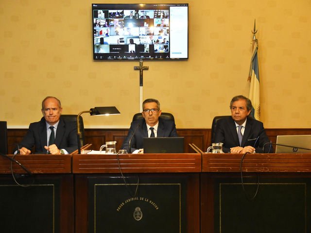 Pese a la polГ©mica, el Tribunal Oral 7 no dejarГЎ la virtualidad en esta etapa del juicio de Cuadernos