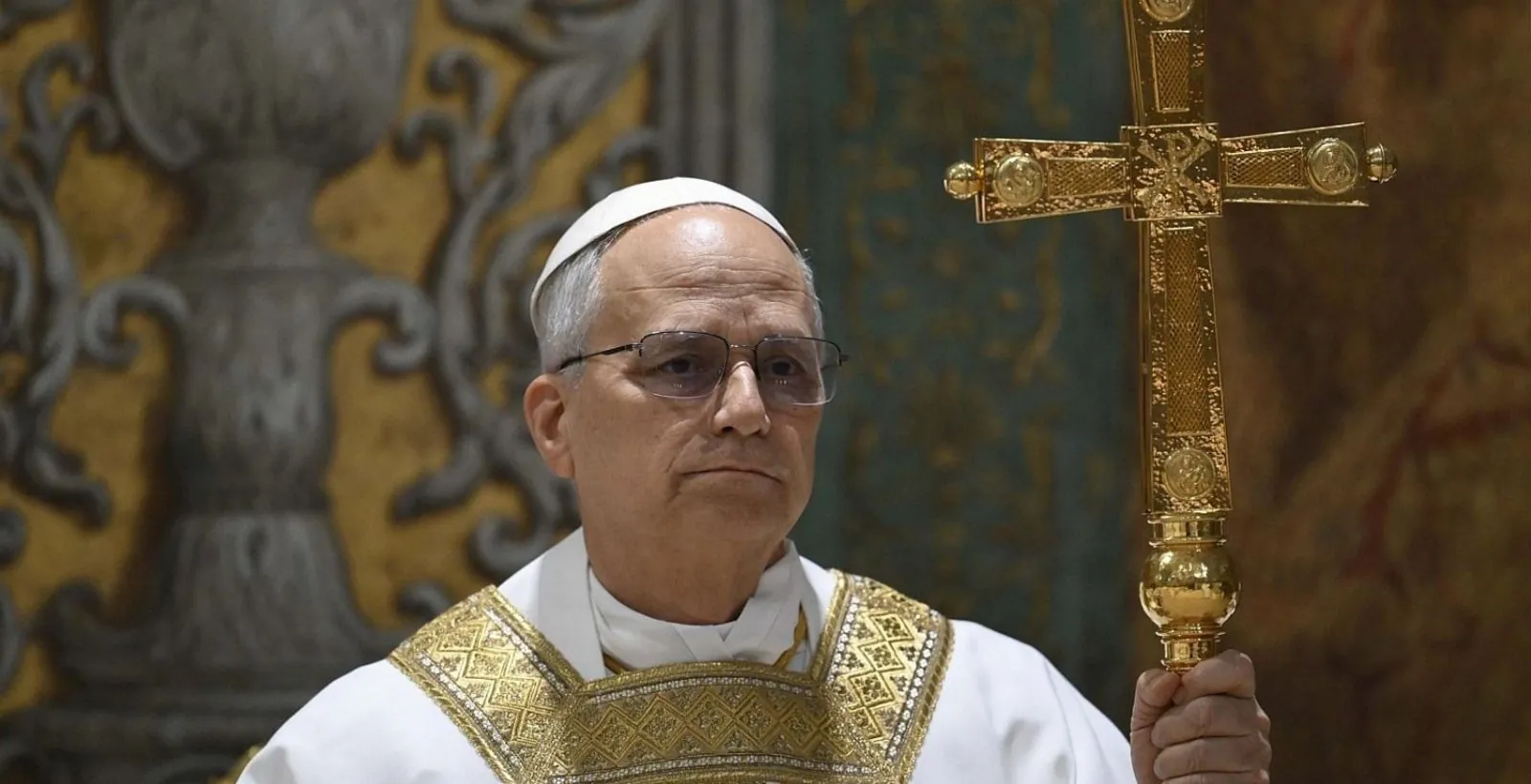 El nuevo parte médico del papa León XIV tras su operación: “Se levantó”