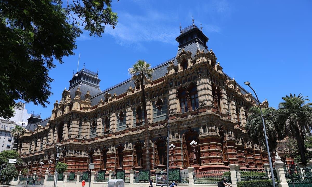 El Gobierno apunta a este mes para lanzar los pliegos de la privatización de AySA: todos los detalles