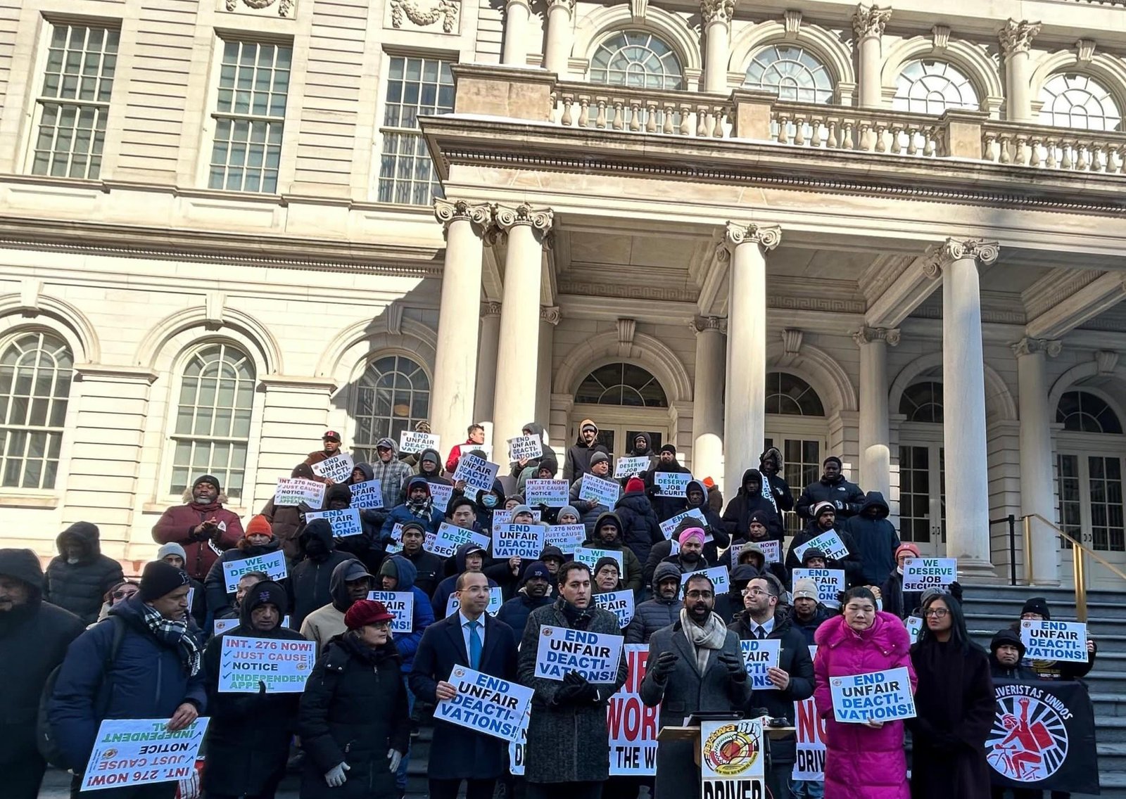 Buenas noticias en Nueva York: una ley protegerá a los más de 100 mil conductores de Uber y Lyft de despidos, cuándo entra en vigor