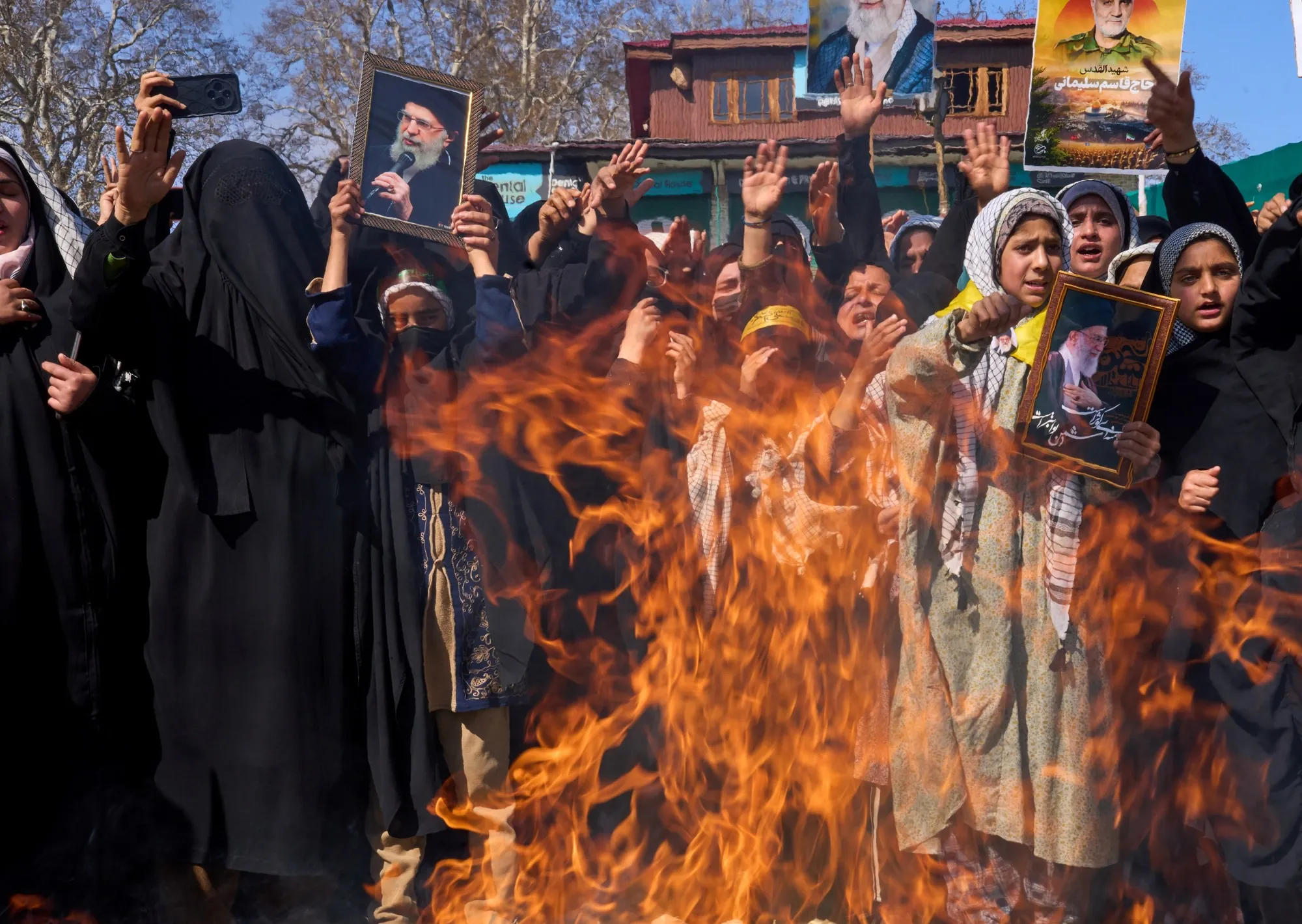 "Parece que no se le da muy bien recibir consejos": Tres autores de opinión sobre Trump e Irán