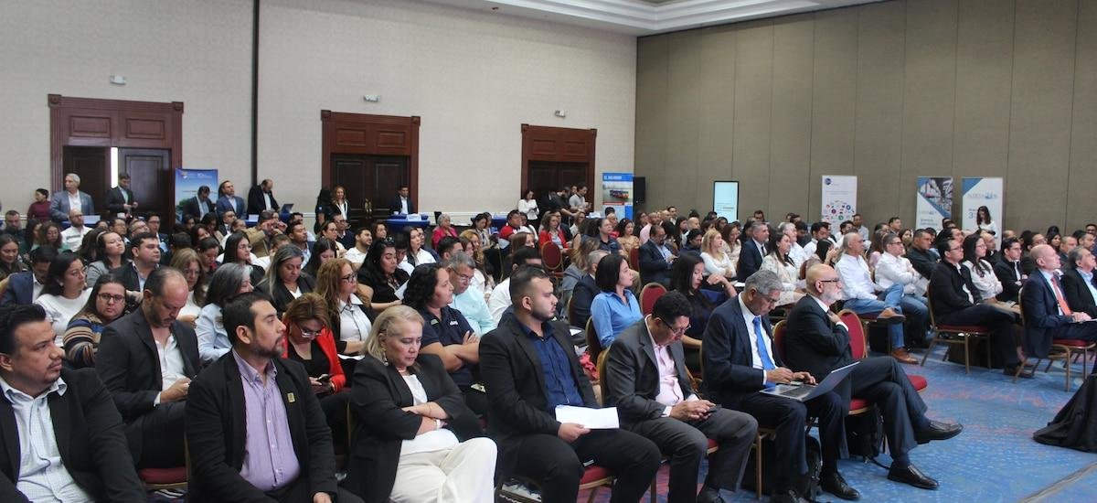 El foro Logística 2026 reúne a empresarios y expertos salvadoreños para debatir retos logísticos del país