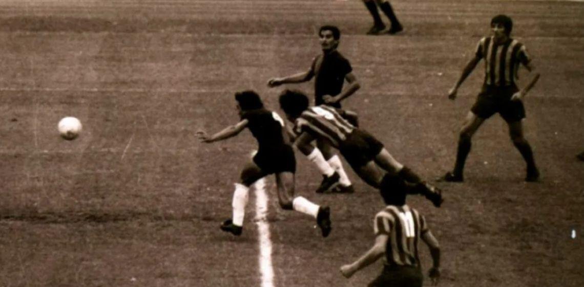 La palomita de Poy: el vuelo eterno que definió la identidad de Rosario Central en el Monumental