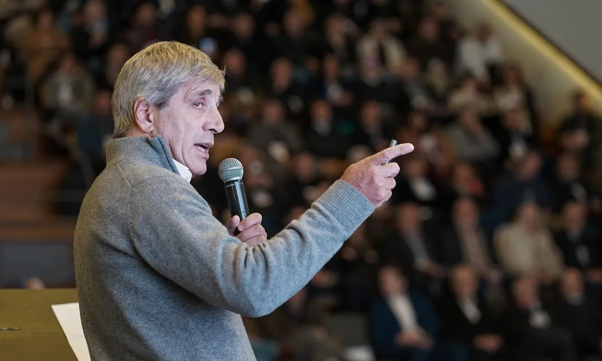 Diputados: el peronismo exigió interpelar a Caputo por los fondos viales y planteó coparticipar el impuesto a las provincias