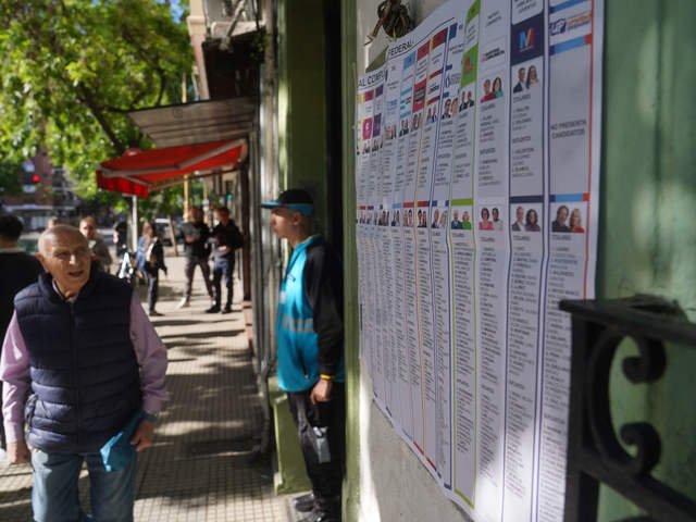 Las perlitas de las elecciones: el olvido de la mamГЎ de Milei, el trajecito con colores patrios de Mirtha y los consejos de un rockero para votar