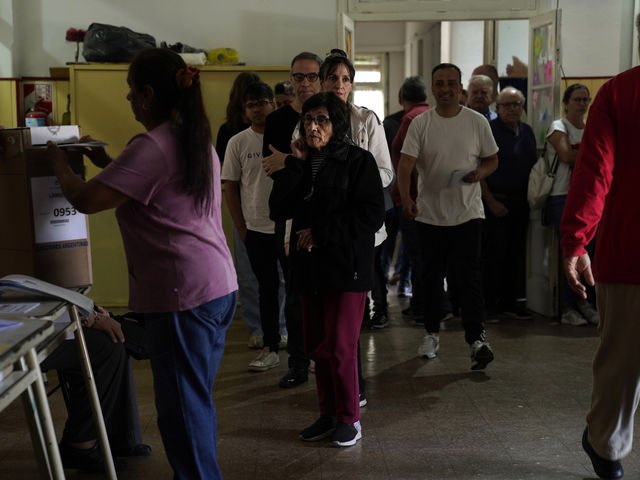 El Gobierno proyecta una participaciГіn superior al 70% en las elecciones y asegura que вЂњel ausentismo beneficia a los KвЂќ