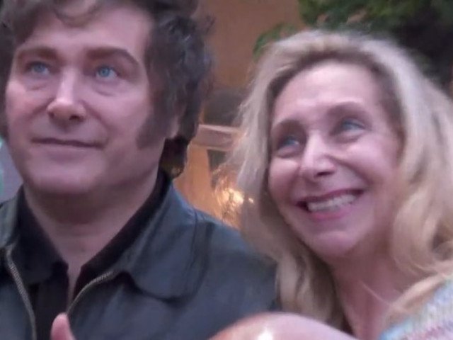 Javier Milei arengГі a sus militantes de Santiago y TucumГЎn, criticГі duramente al kirchnerismo y pidiГі no volver al pasado