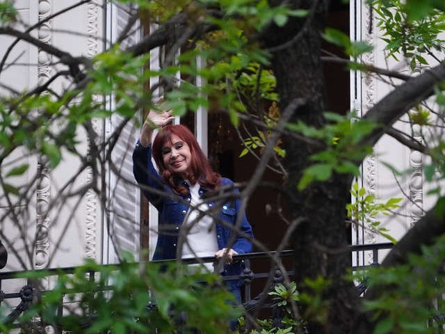 Elecciones 2025 en Argentina, EN VIVO: вЂњHoy es Bessent o PerГіnвЂќ, Cristina Kirchner criticГі el acuerdo de Milei con Trump en la caravana por el 17 de octubre