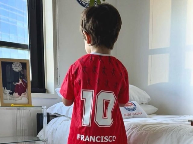 Tras el regreso de Fabiola YaГ±ez, Alberto FernГЎndez compartiГі una foto con su hijo Francisco: вЂњEl amor es mГЎs fuerteвЂќ