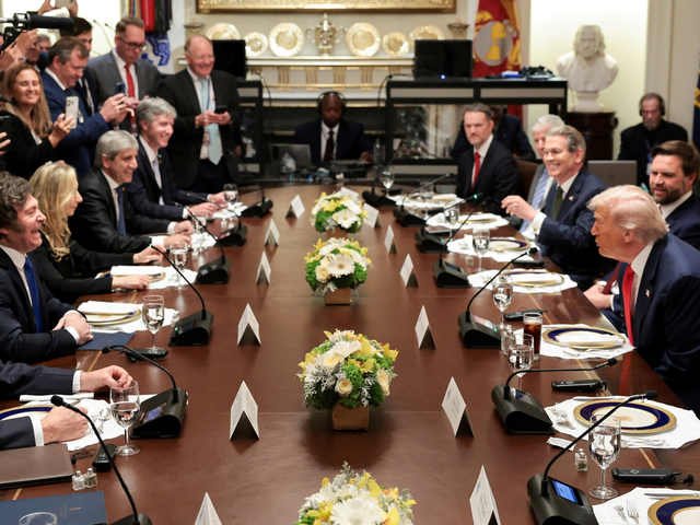 El Gobierno tuvo que salir a aclarar las palabras de Trump, que condicionГі el apoyo a Milei al resultado de las elecciones