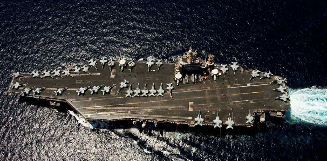 Irán dijo haber "alcanzado con misiles balísticos" el portaaviones US Abraham Lincoln, pero EE.UU. lo desmintió