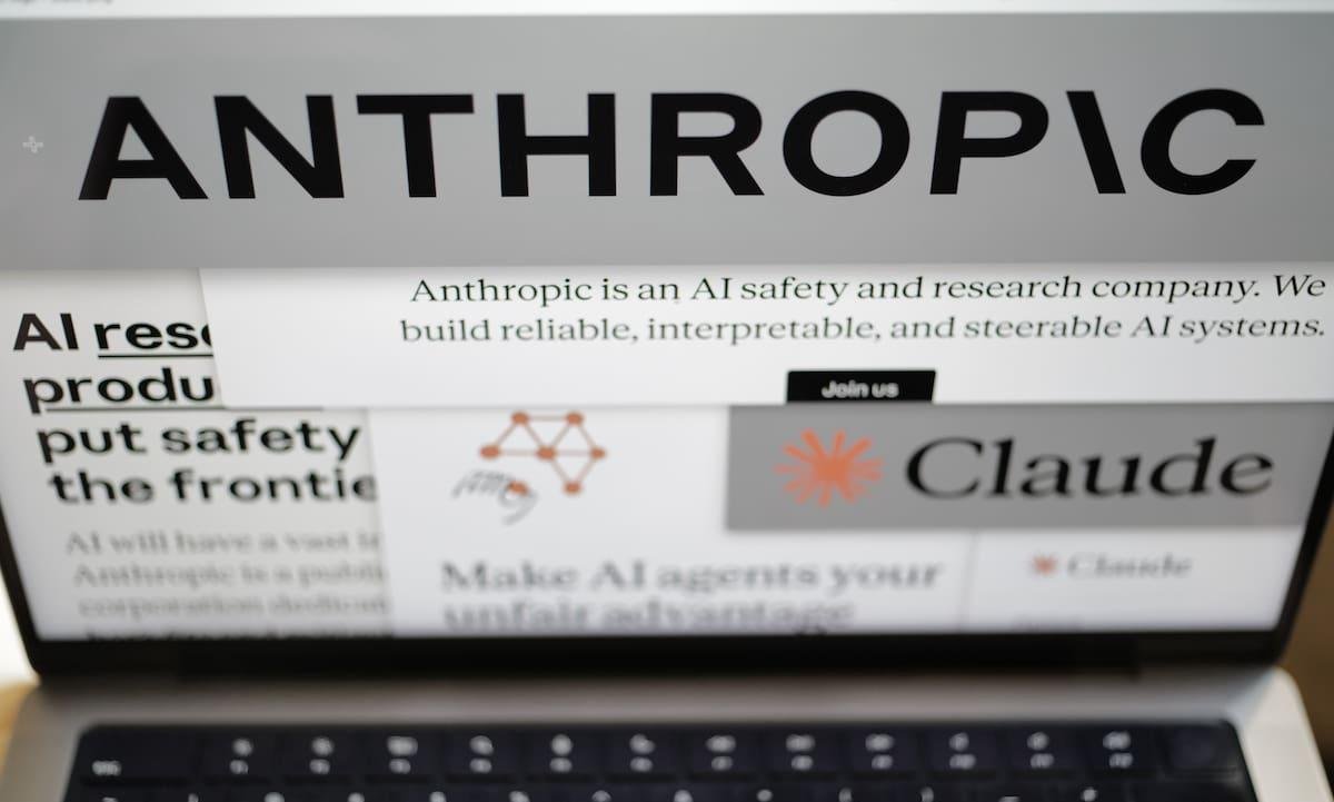 Trump ordena a su gobierno dejar de usar “inmediatamente” la IA de Anthropic tras una conflicto con el Pentágono
