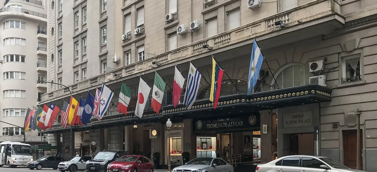 Murió Mario Falak, el empresario que “revivió” el Hotel Alvear Palace y fue amigo personal de Carlos Menem