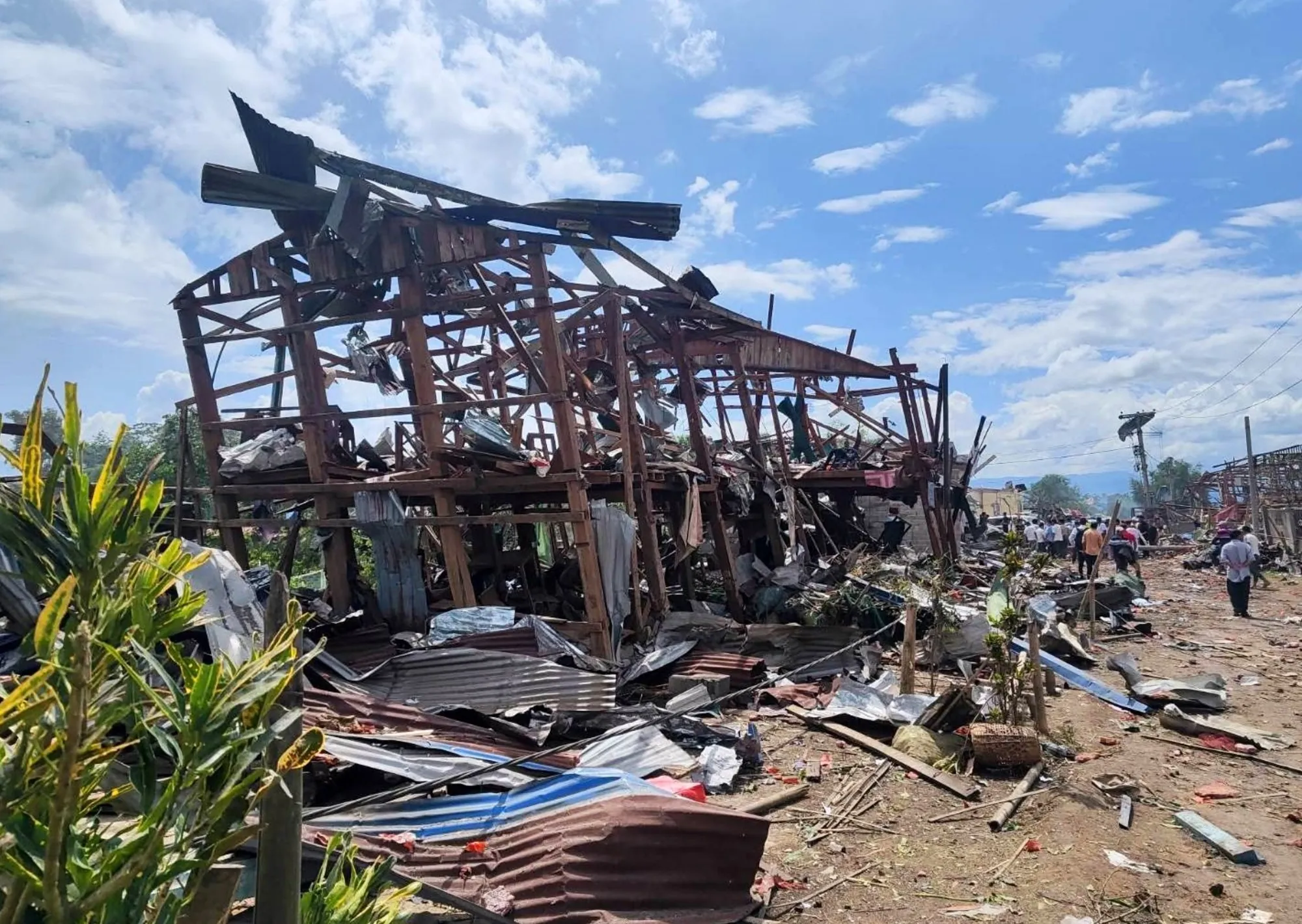 Devastadora explosión en Myanmar deja al menos 50 muertos y más de 70 heridos: "Parecía que el mundo se había acabado"