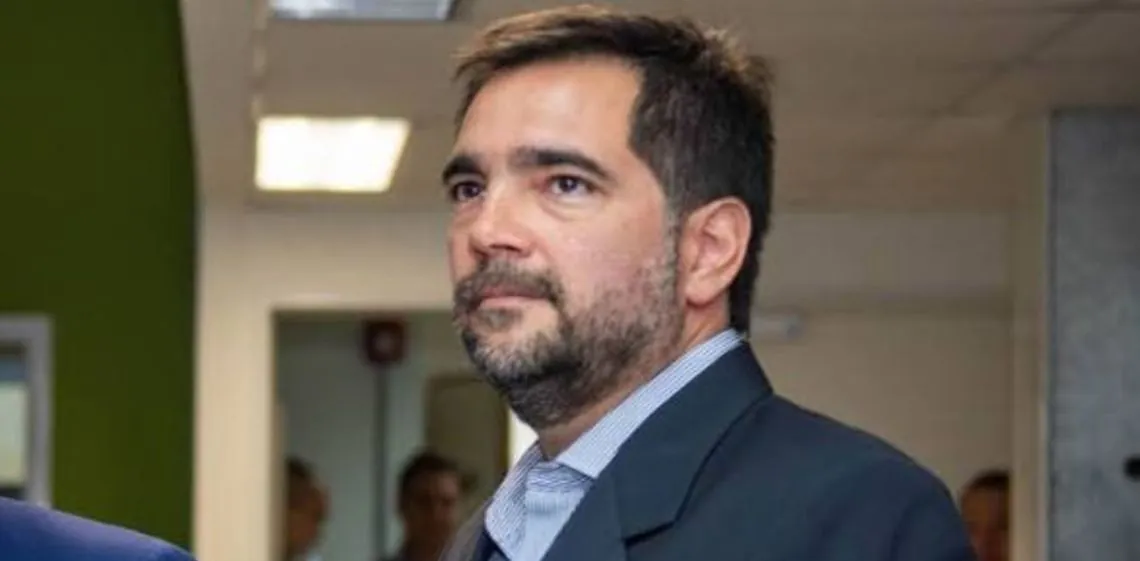 Detuvieron al extitular de Arsat tras hallar más de US$650.000 y droga en su departamento