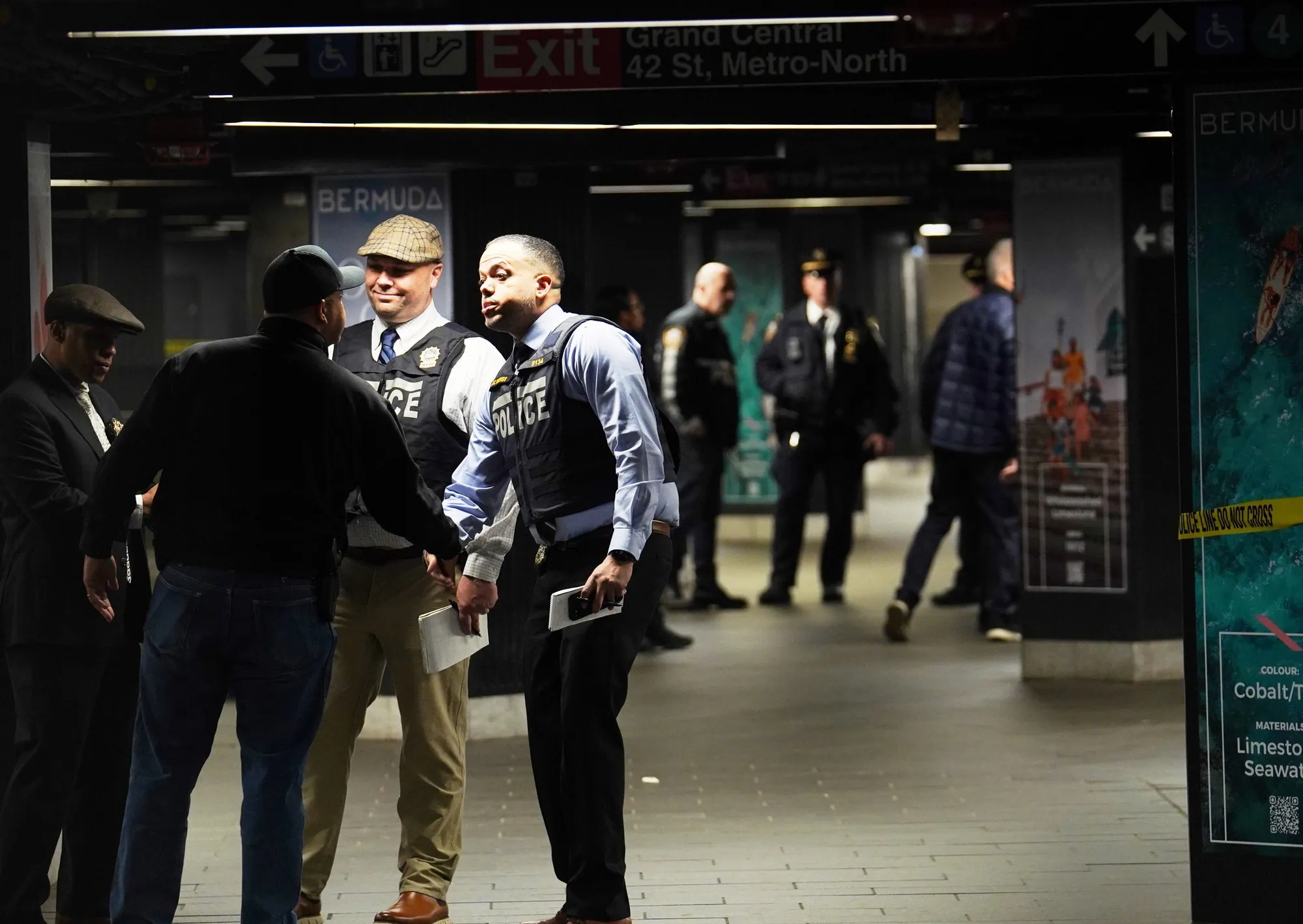 Conmoción en Nueva York: la Policía mató a un hombre que apuñaló con un machete a tres personas en el subte