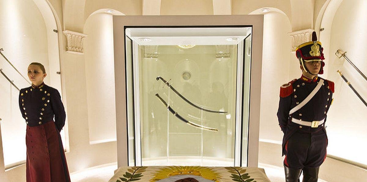 El Gobierno dispuso que el sable corvo de San Martín vuelva al Regimiento de Granaderos