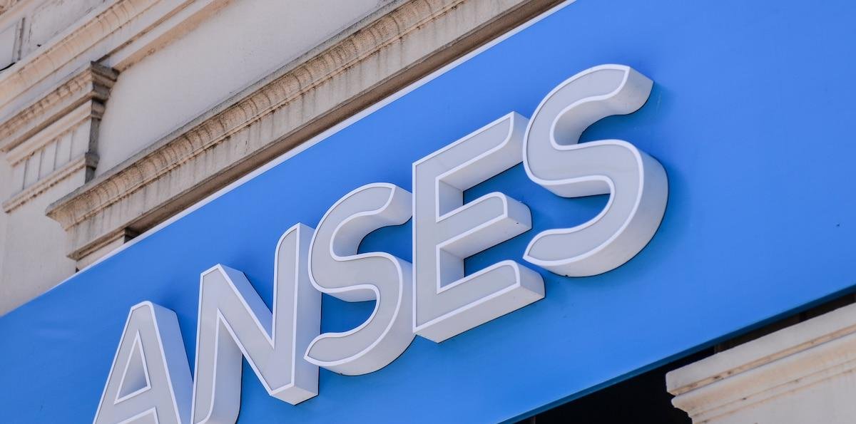 Cuándo cobro la AUH en marzo 2026 si mi DNI termina en 1