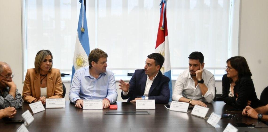 Refuncionalización bajo fuego: la UCR de De Loredo acusa a Llaryora de “inflar el Estado” y retroceder en género