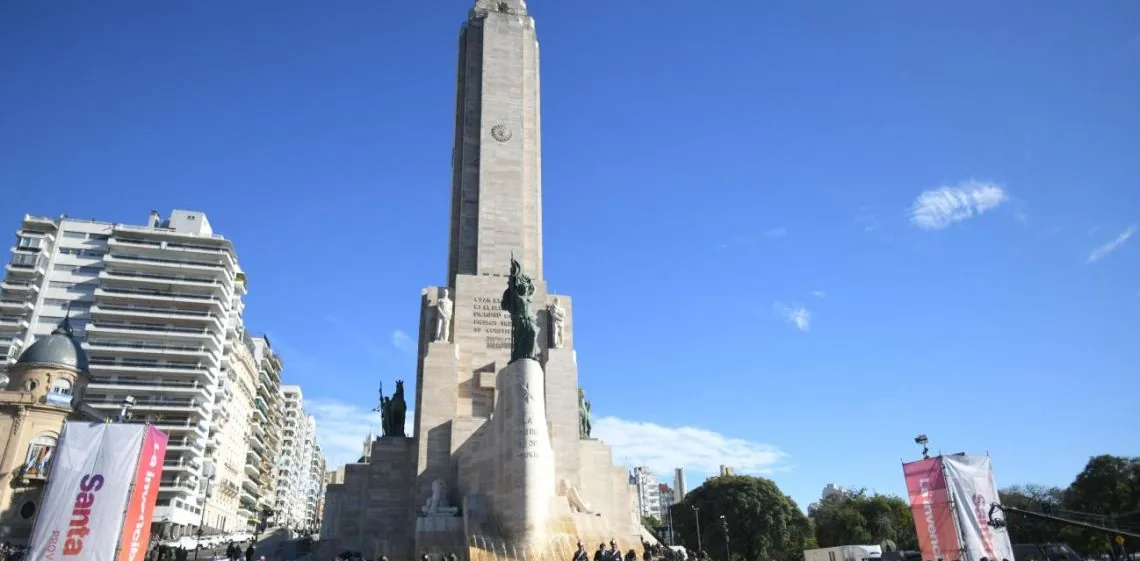 Reencuentros, críticas y reclamos: El detrás de escena del acto por el Día de la Bandera