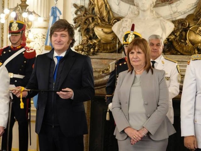 вЂњLa mejor Ministra de Seguridad de la historiaвЂќ, la despedida del Gobierno a Patricia Bullrich, quien presentГі su renuncia para asumir su banca en el Senado
