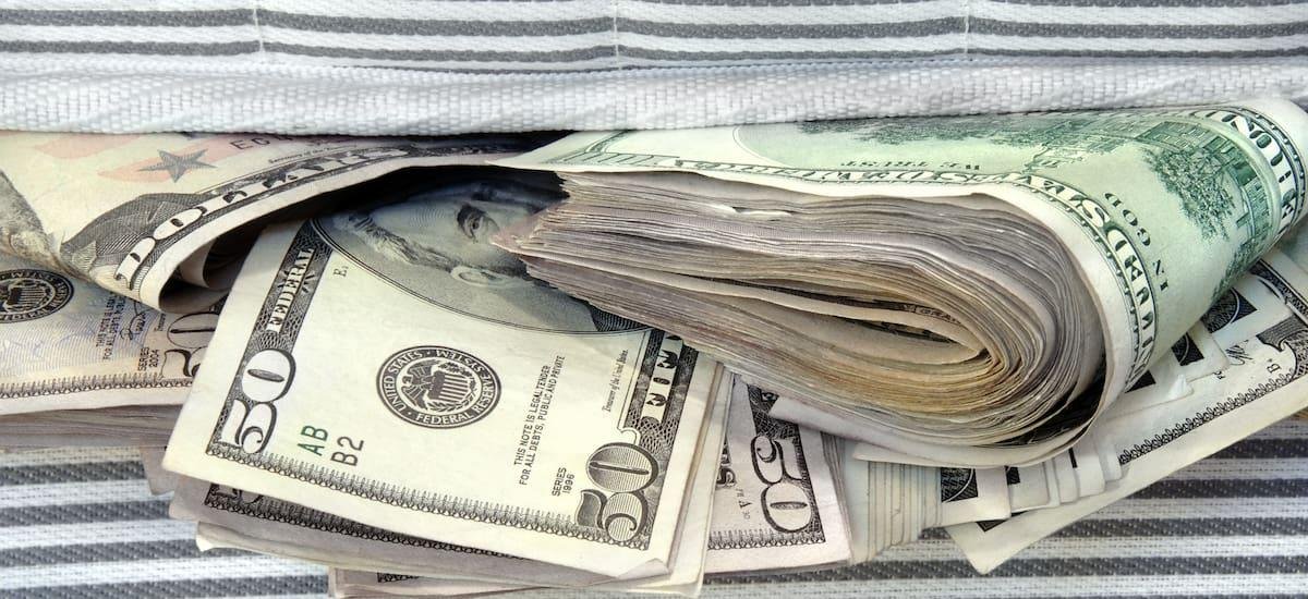 Dólares del colchón: ARCA aclaró en qué casos un monotributista puede adherirse, ¿conviene?